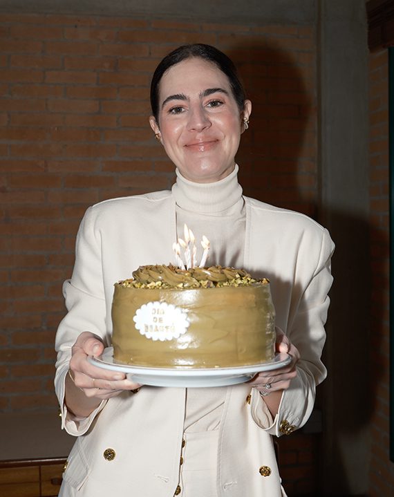 1761647902_ddb-18-anos.jpg